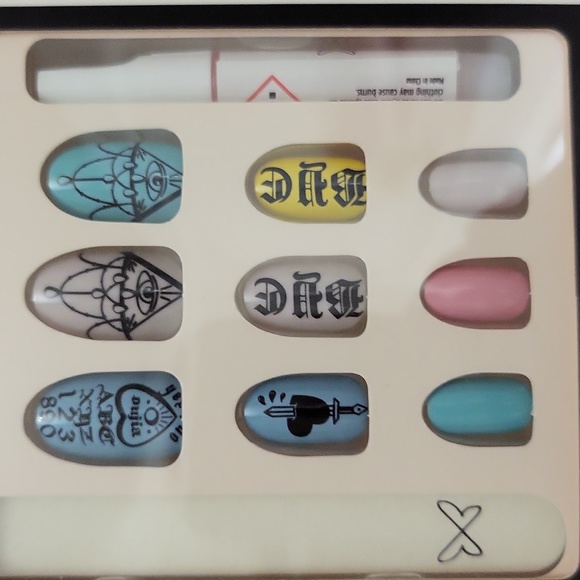 Brand New CLUTCH NAILS False Nails-M - Picture 3 of 3